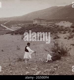 Foto d'epoca di un monumento intorno al campo di battaglia di Thermopylae. Grecia. 1900 Foto Stock