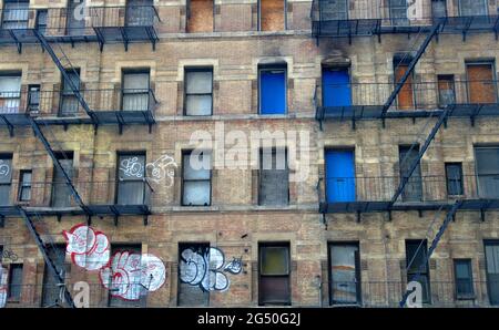 Derelict Apartment Block, Manhattan, New York. Foto Stock
