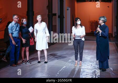 Roma, Romaison presenta con Pasolini, nella foto: Olivier Saillard, Tilda Swinton, Virginia Raggi e Clara Tosi Pamphili Foto Stock