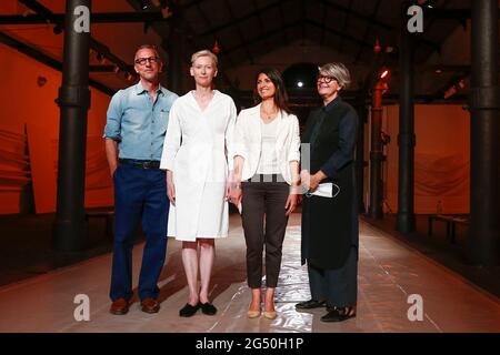 Roma, Romaison presenta con Pasolini, nella foto: Olivier Saillard, Tilda Swinton, Virginia Raggi e Clara Tosi Pamphili Foto Stock