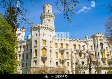 Vista panoramica del castello di Hluboka a Hluboka nad Vltavou, Repubblica Ceca Foto Stock