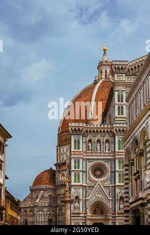 Cattedrale di Firenze Santa Maria del Fiore e Battistero di San Giovanni splendida architettura medievale e rinascimentale Foto Stock