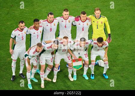 Monaco, Germania. 23 Giugno 2021. Mnnschaftsfoto Ungarn: Attila Fiola, HUN 5 Loic Nego, HUN 7 Adam Szalai, HUN 9 Attila Szalai, HUN 4 Willi Orban, HUN 6 Peter Gulacsi, HUN 1 Andras Schäfer, HUN 13 Endre Botka, HUN 20 Laszlo Kleinheisler, HUN 15, Adam Sally e 20 HUN 8 nella partita del Gruppo F GERMANIA - UNGHERIA 2-2 ai Campionati europei di calcio UEFA 2020 nella stagione 2020/2021 il 23 giugno 2021 a Monaco, Germania. Credit: Peter Schatz/Alamy Live News Foto Stock