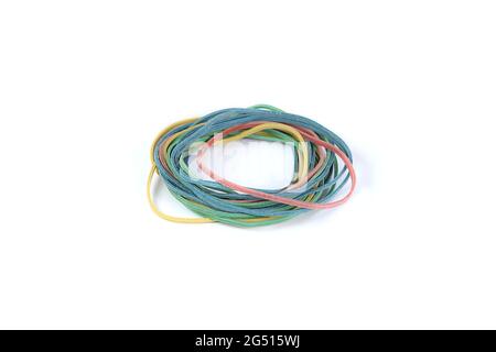 Fasce elastiche colorate su sfondo bianco. Fascia in gomma. Foto Stock
