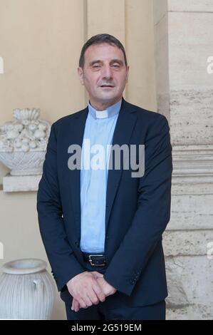 Roma, Italia. 24 Giugno 2021. 26 giugno 2021 : Padre Nicola Riccardi nominato, da Papa Francesco, Sottosegretario del Dicastero per il Servizio del credito integrale per lo sviluppo umano: Agenzia fotografica indipendente/Alamy Live News Foto Stock