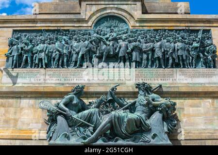 Dettagli del Niederwald Memorialof 1883 a Rüdesheim, famoso villaggio del vino nel paesaggio del Rheingau sul fiume Reno, Assia, Germania, Europa Foto Stock