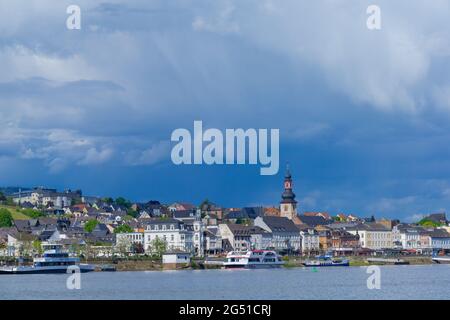 Rüdesheim, famoso villaggio del vino nel paesaggio Rheingau sul Reno, Assia, Germania, Europa Foto Stock