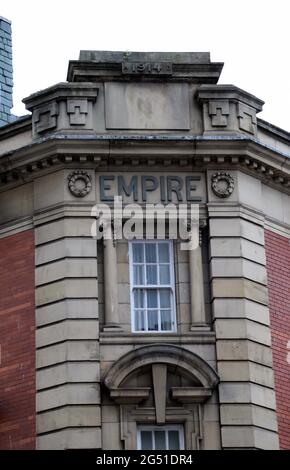 L'Empire tradizionale pub cittadino a Liverpool Foto Stock