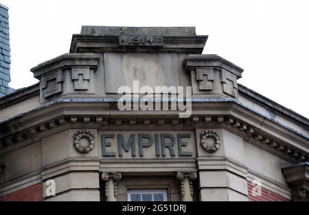 L'Empire tradizionale pub cittadino a Liverpool Foto Stock