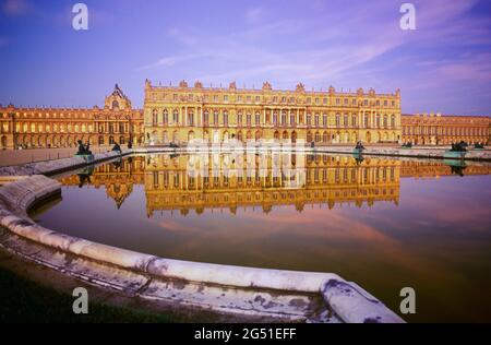 Vista esterna del Palazzo di Versailles, Versailles, Ile-de-France, Francia Foto Stock