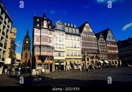 Case cittadine nella piazza della città, Romerberg, Francoforte, Assia, Germania Foto Stock