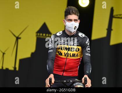 Brest, Francia. 24 Giugno 2021. Il campione belga della Road Race Wout Van Aert di Jumbo Visma è stato presentato alla presentazione del team Tour de France 2021, Credit:Pete Goding/Alamy Live News Foto Stock