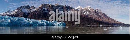 Ghiacciaio di Craggy Grey sul Lago Grey, Regione di Magellanes, Torres del Paine, Cile Foto Stock