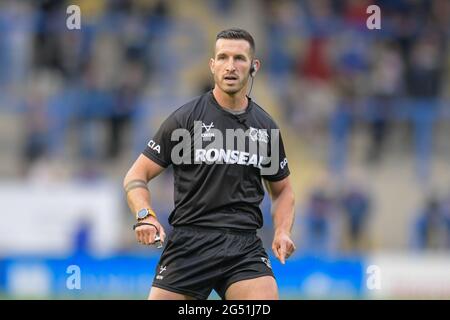 Warrington, Regno Unito. 24 Giugno 2021. Arbitro Jack Smith in azione durante la partita a Warrington, Regno Unito, il 24/06/2021. (Foto di Simon Whitehead/SW Photo/News Images/Sipa USA) Credit: Sipa USA/Alamy Live News Foto Stock