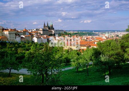 Mala Strana e il Castello di Praga, Praga, Repubblica Ceca Foto Stock