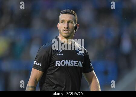 Warrington, Regno Unito. 24 Giugno 2021. Arbitro Jack Smith in azione durante la partita a Warrington, Regno Unito, il 24/06/2021. (Foto di Simon Whitehead/SW Photo/News Images/Sipa USA) Credit: Sipa USA/Alamy Live News Foto Stock