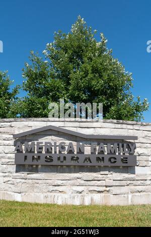 MADISON, WI, USA - 18 GIUGNO 2021 - marchio e marchio di fabbrica della American Family Insurance. Foto Stock