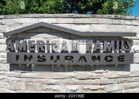 MADISON, WI, USA - 18 GIUGNO 2021 - marchio e marchio di fabbrica della American Family Insurance. Foto Stock