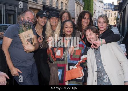 Parigi : la galerie Elly & Aaron présente ORWELL 2030 des œuvres de Geraldine Beigbeder Foto Stock