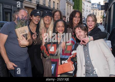 Parigi : la galerie Elly & Aaron présente ORWELL 2030 des œuvres de Geraldine Beigbeder Foto Stock