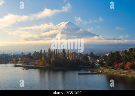 Scenario del Monte Fuji e del Lago Kawaguchi a Yamanashi in giappone Foto Stock