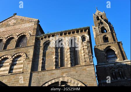 FRANCIA. ALTA LOIRA (43). REGIONE AUVERGNE. LE PUY-EN-VELAY. LA CATTEDRALE DI NOSTRA SIGNORA DI VELAY. Foto Stock