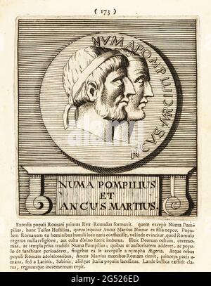 Numa Pompilius con barba, leggendario successore di Romolo, secondo re di Roma. Con il nonno Ancus Marcio, leggendario re di Roma. Incisione su copperplate di Pieter Bodart (1676-1712) da Henricus Spoor's Deorum et Heroum, virorum et mulierum Illustrium imagines Antiquae Illustatae, dei ed Eroi, uomini e Donne, Illustrated with Antique Images, Petrum, Amsterdam, 1715. Pubblicato per la prima volta come Favissæ utriusque antiquitatis tam Romanæ quam Græcæ nel 1707. Henricus Spoor era un medico olandese, studioso di musica classica, poeta e scrittore, fl. 1694-1716. Foto Stock