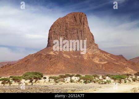 Roccia nel deserto del Sahara, montagne Hoggar, Algeria Foto Stock