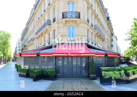 FRANCIA. PARIGI (16°). IL RISTORANTE LE FOUQUET'S È CHIUSO SUGLI CHAMPS-ELYSEES DURANTE IL PERIODO DI CHIUSURA DI APRILE 2020. Foto Stock