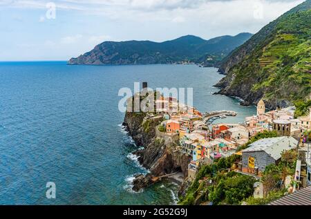 Veduta aerea del villaggio di Vernazza nelle cinque Terre Foto Stock