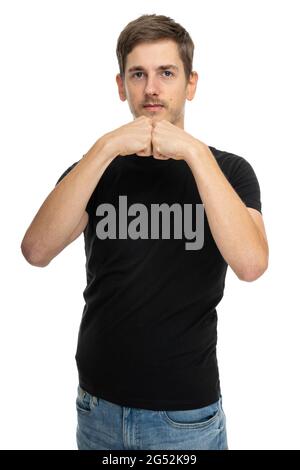 Giovane bell'uomo bianco alto e sottile con capelli marroni con pugni Uniti in camicia nera in jeans blu isolato su sfondo bianco Foto Stock