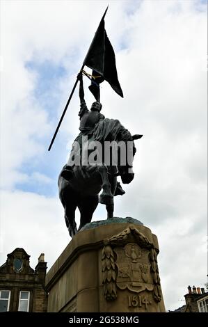 Una vista del monumento commemorativo del cavallo nella città di confine di Hawick. Foto Stock