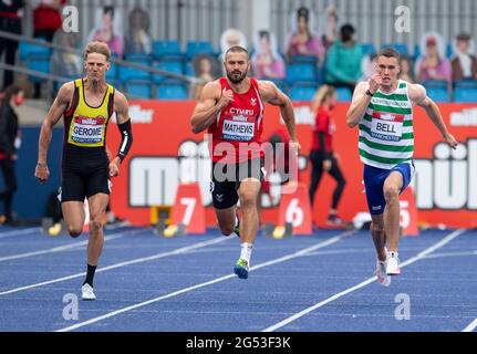 Manchester, Regno Unito. 25 Giugno 2021. MANCHESTER - INGHILTERRA 25/27 GIU 21: Nicolas Gerome, Curtis Matthews e Howard Bell si sfidano nel decathlon di 100m al Muller British Athletics Championships presso la Manchester Regional Arena, Manchester, Inghilterra dal 25 al 27 giugno 2021. Foto di Gary Mitchell Credit: Gary Mitchell, GMP Media/Alamy Live News Foto Stock