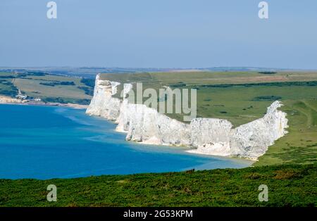 Idea di staycation. Le scogliere costiere di gesso bianco Seven Sisters vicino al canale della Manica a Birling Gap, East Sussex, Inghilterra, Regno Unito Foto Stock