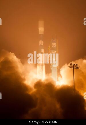 VANDENBERG AIR FORCE BASE, USA - 02 luglio 2014 - lancio di un razzo United Launch Alliance Delta II con l'orbitante Carbon Observatory-2 (OCO-2)satell Foto Stock