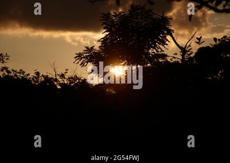 Felicità — disponibile da un tramonto vicino a te. Foto Stock