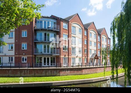 Riverside Mews Apartment Complex, Mill Bank, Stafford, Staffordshire, Inghilterra, Regno Unito Foto Stock