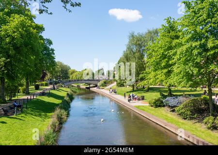 Ponte sul fiume Sow, Victoria Park, Tenterbanks, Stafford, Staffordshire, Inghilterra, Regno Unito Foto Stock