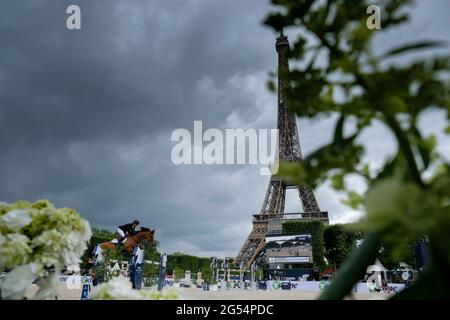 Parigi, Francia. 25 Giugno 2021. Ambiance, le Figaroscope Prize during the Longines Paris Eiffel Jumping 2021, Longines Global Champions Tour Equestrian CSI 5 il 25 giugno 2021 al Champ de Mars di Parigi, Francia - Photo Christophe Bricot / DPPI Credit: DPPI Media/Alamy Live News Foto Stock