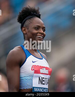 Manchester, Regno Unito. 25 Giugno 2021. 25 giugno 2021; Manchester Regional Arena, Manchester, Lancashire, Inghilterra; Muller British Athletics Championships; Daryl Neita tutti i sorrisi dopo il caldo vince credito: Action Plus Sports Images/Alamy Live News Foto Stock