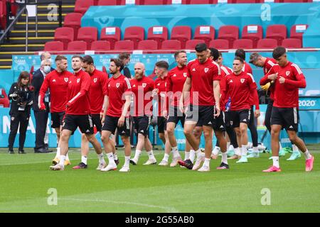 Amsterdam, Paesi Bassi. 25 Giugno 2021. AMSTERDAM, PAESI BASSI - GIUGNO 25: Giocatori del Galles durante una sessione di addestramento del Galles alla Johan Cruijff Arena il 25 giugno 2021 ad Amsterdam, Paesi Bassi. (Foto di Marcel ter Bals/Orange Pictures) Credit: Orange Pics BV/Alamy Live News Foto Stock