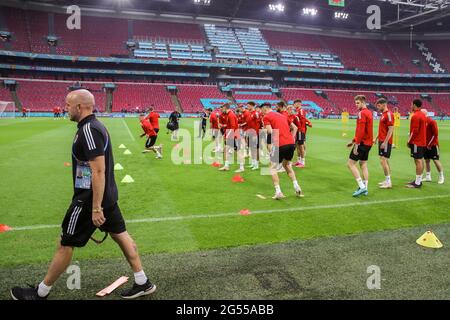 Amsterdam, Paesi Bassi. 25 Giugno 2021. AMSTERDAM, PAESI BASSI - GIUGNO 25: Giocatori del Galles durante una sessione di addestramento del Galles alla Johan Cruijff Arena il 25 giugno 2021 ad Amsterdam, Paesi Bassi. (Foto di Marcel ter Bals/Orange Pictures) Credit: Orange Pics BV/Alamy Live News Foto Stock