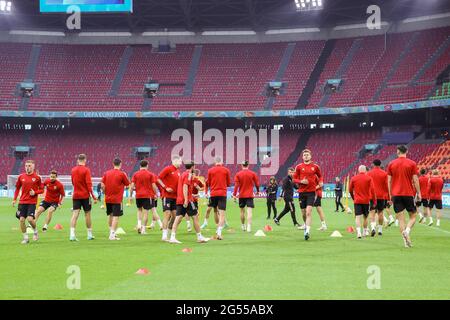 Amsterdam, Paesi Bassi. 25 Giugno 2021. AMSTERDAM, PAESI BASSI - GIUGNO 25: Giocatori del Galles durante una sessione di addestramento del Galles alla Johan Cruijff Arena il 25 giugno 2021 ad Amsterdam, Paesi Bassi. (Foto di Marcel ter Bals/Orange Pictures) Credit: Orange Pics BV/Alamy Live News Foto Stock