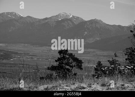 Valle di Flathead vicino a missoula /Montana 19 giugno 2016 valle nord valle di jako, valle di missione e valle di flathead e Flatea tribù reseration indiana Foto Stock