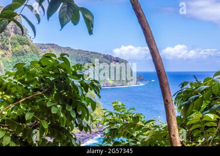 Road to Hana: Vista della Baia di Nuaa'ailua lungo l'autostrada Hana a East Maui, Hawaii Foto Stock