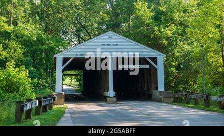 Lo storico Ramp Creek Covered Bridge, destinato al blocco di trinciatura, fu riposizionato negli anni trenta. Grazie agli sforzi di Richard Lieber, l'annata Foto Stock