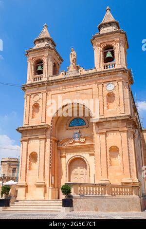 Esterno della Chiesa di nostra Signora di Pompei. È una chiesa parrocchiale cattolica romana situata nel villaggio di pescatori di Marsaxlokk a Malta Foto Stock