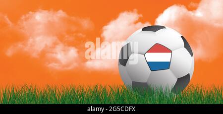 Illustrazione 3D. Calcio con bandiera dei Paesi Bassi. Palla di calcio su campo verde di erba di calcio. Orange, Holland o Dutch WK, EK 2020, 2021, 2022 Foto Stock