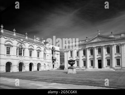 Vista panoramica della casa del Senato e delle vecchie scuole con il loro prato presso l'università di Cambridge, Inghilterra. Foto Stock