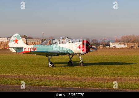 Un YAKOVLEV YAK-52 a Breighton Foto Stock